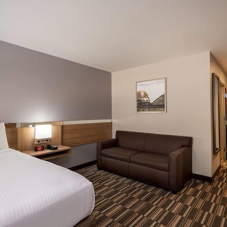 Microtel Inn & Suites By Wyndham Georgetown Lake Экстерьер фото