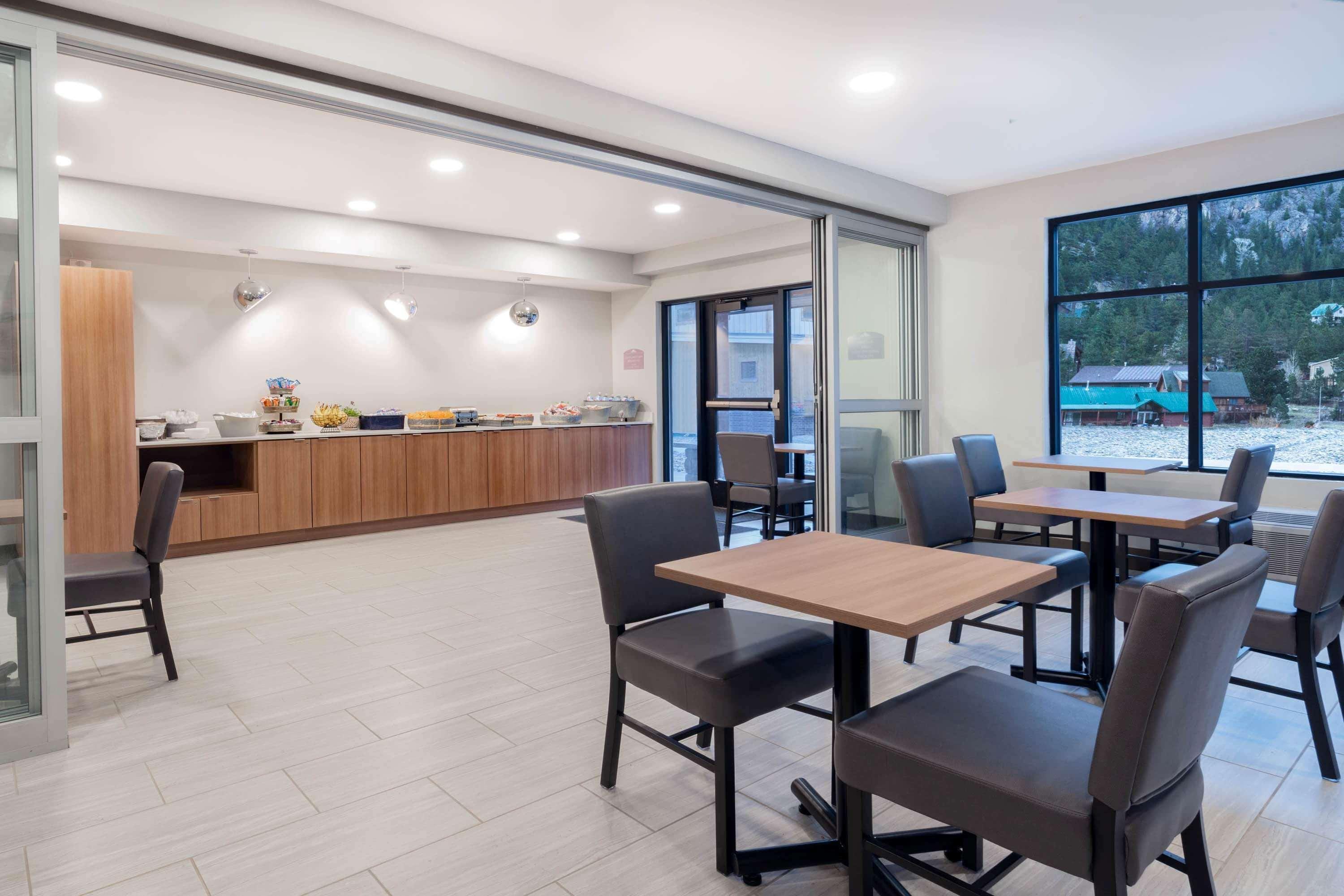 Microtel Inn & Suites By Wyndham Georgetown Lake Экстерьер фото
