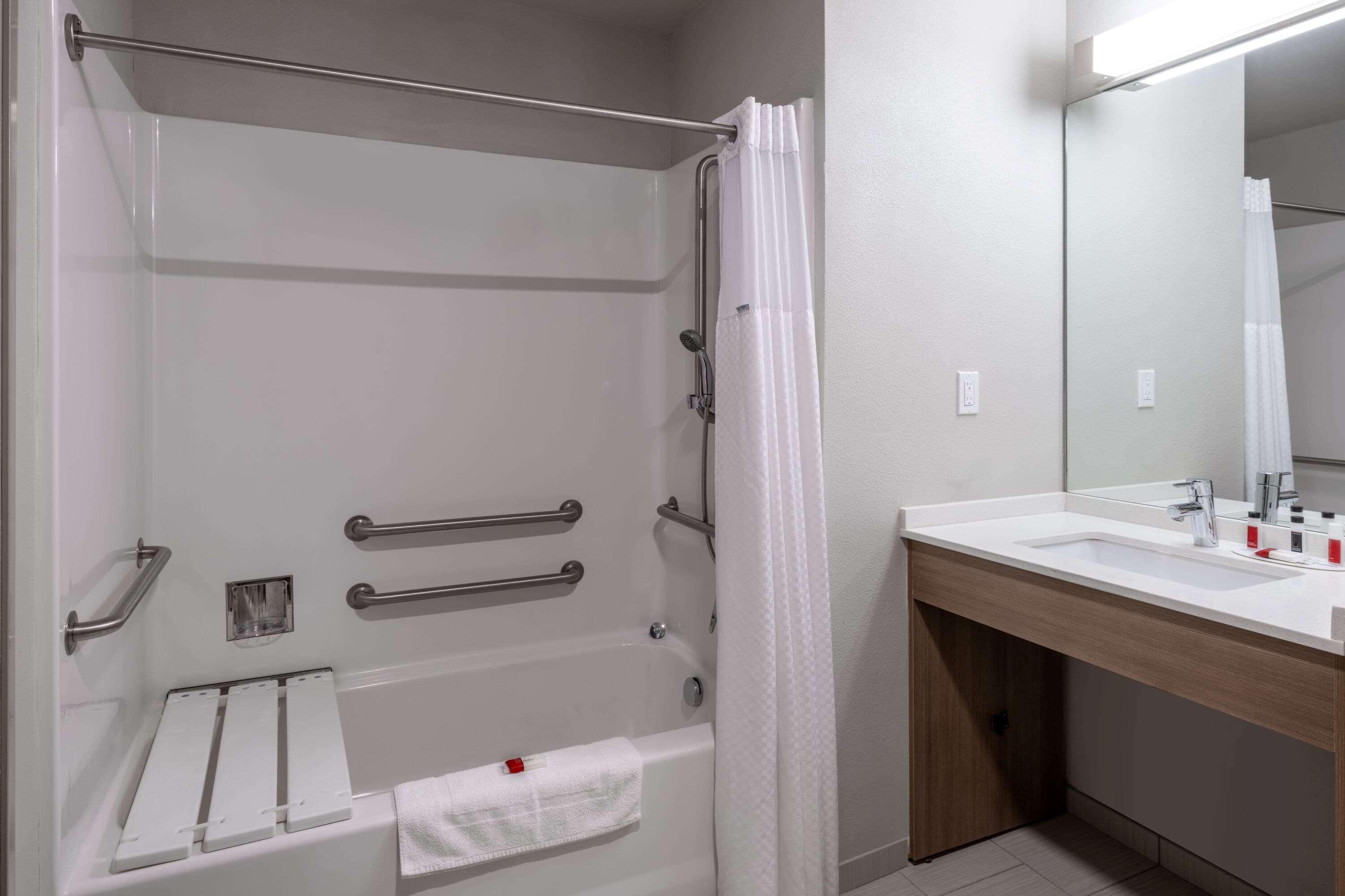 Microtel Inn & Suites By Wyndham Georgetown Lake Экстерьер фото