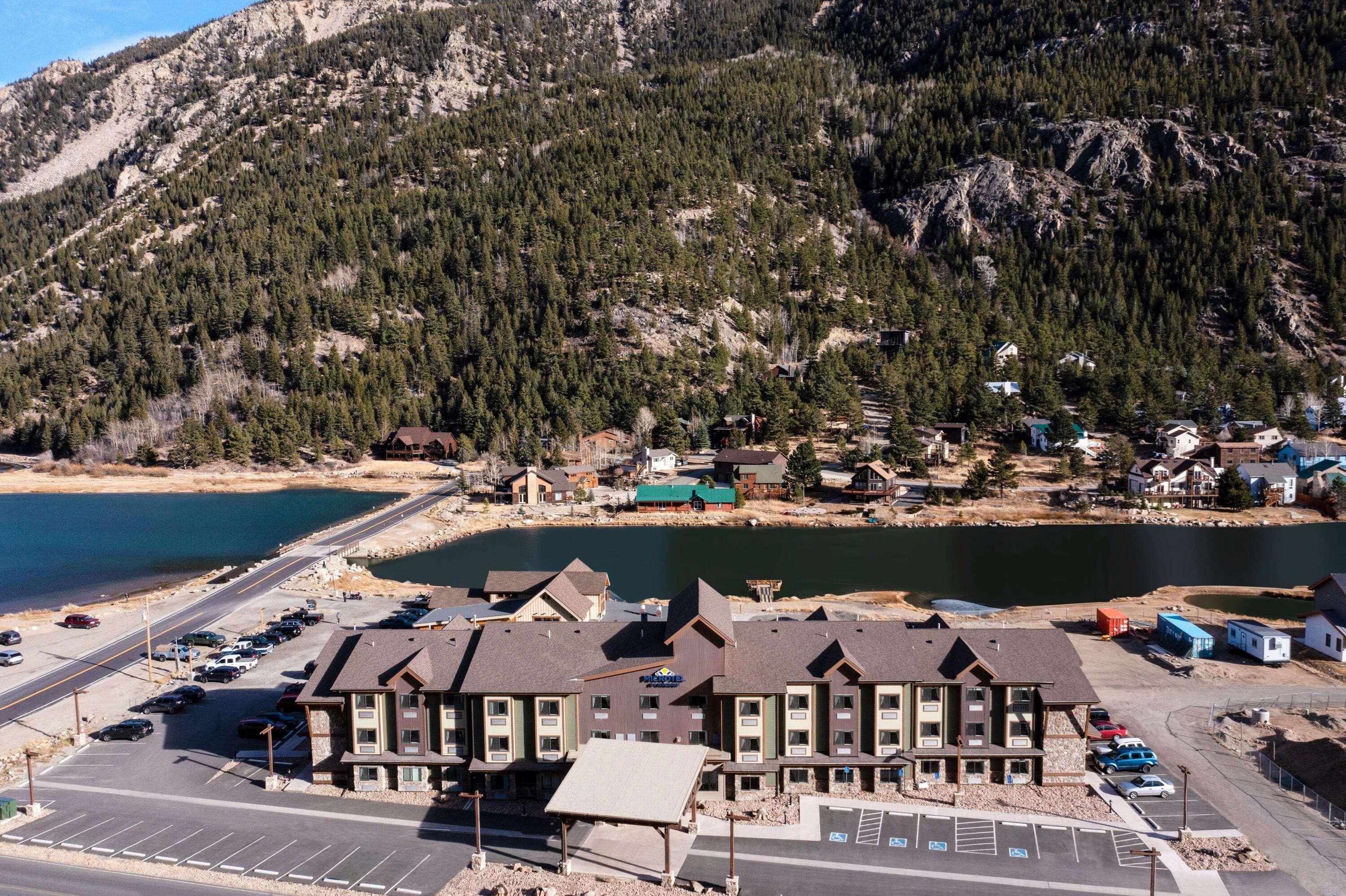 Microtel Inn & Suites By Wyndham Georgetown Lake Экстерьер фото