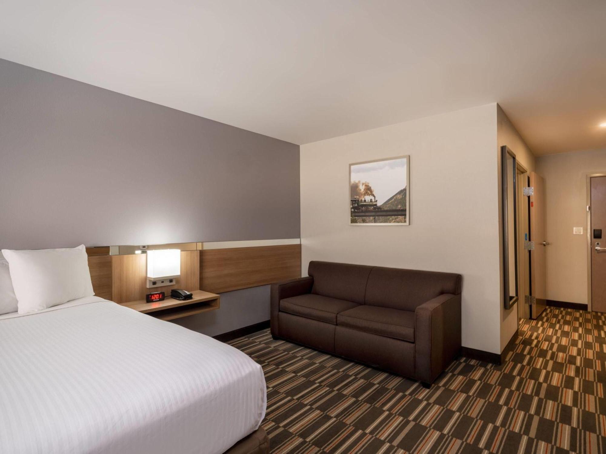 Microtel Inn & Suites By Wyndham Georgetown Lake Экстерьер фото