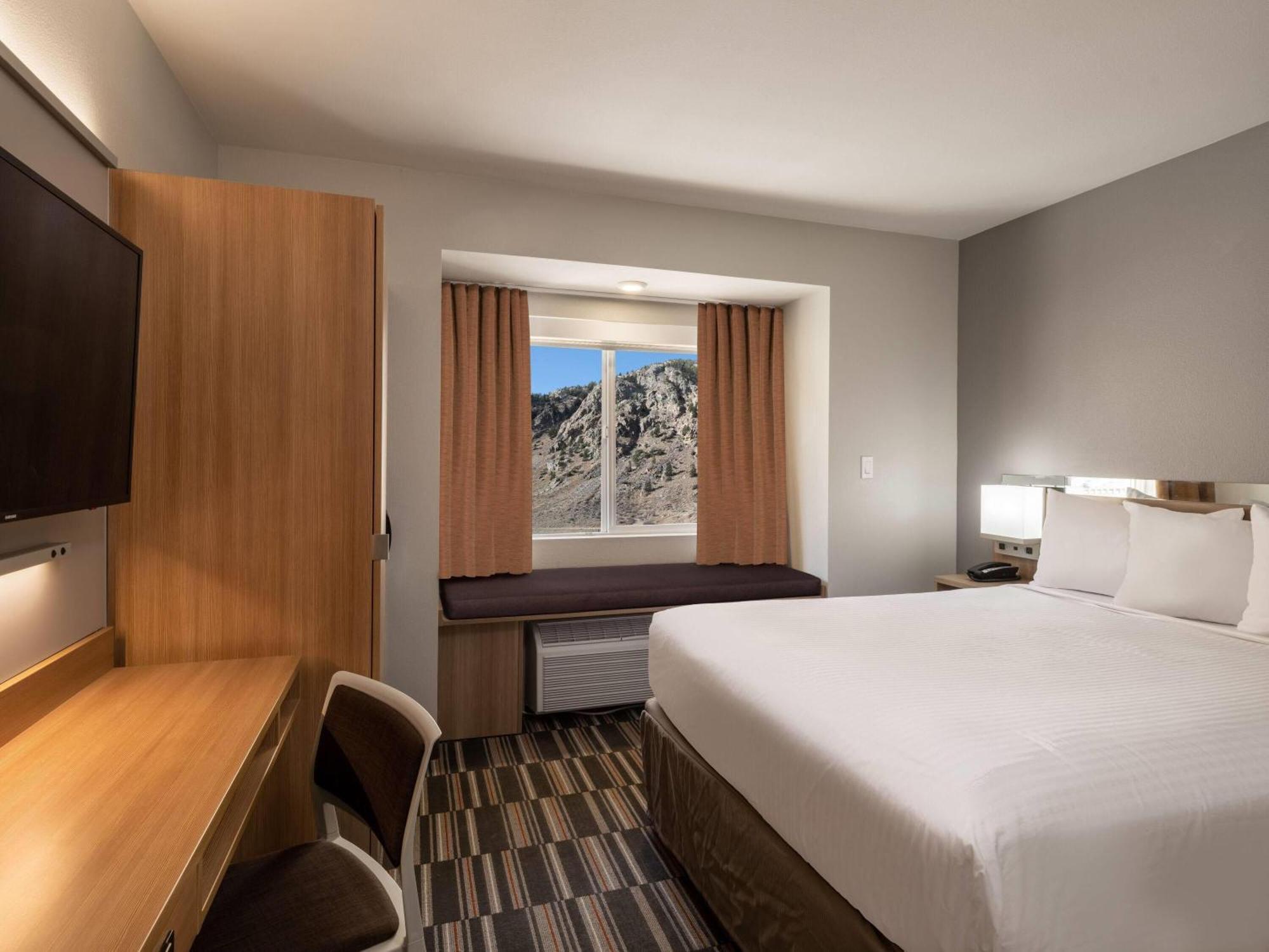 Microtel Inn & Suites By Wyndham Georgetown Lake Экстерьер фото